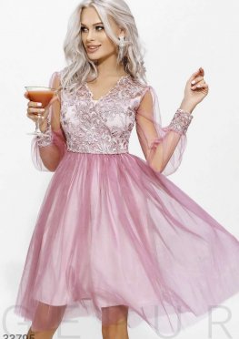 Нежно-розовое платье-мини